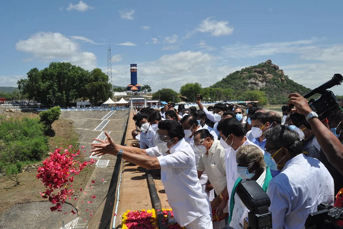 மேட்டூர் அணையிலிருந்து தண்ணீரைத் திறந்துவைத்த முதல்வர்