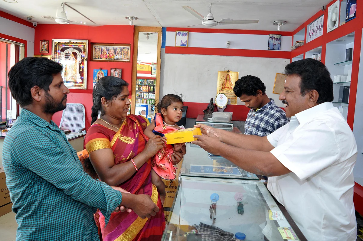 செல்போன் விற்பனை செய்யும் வாசு சீனிவாசன்
