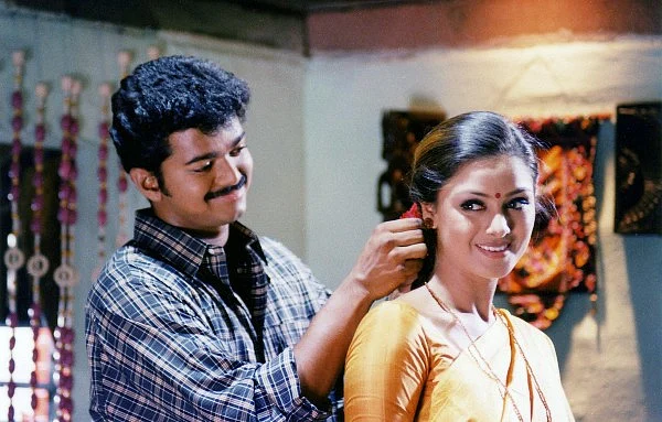 துள்ளாத மனமும் துள்ளும் #VikatanReview