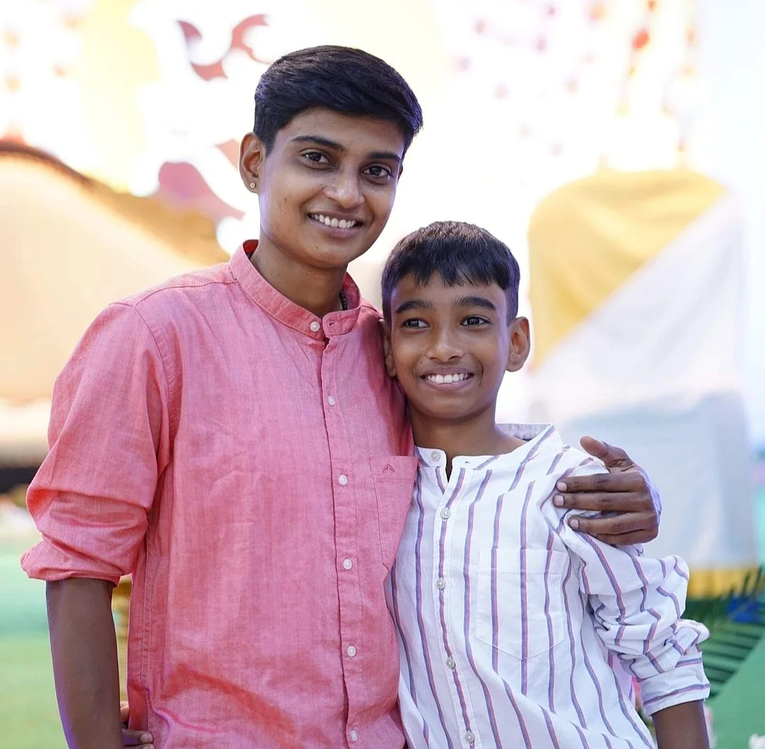 மகனுடன் ஆனி சிவா