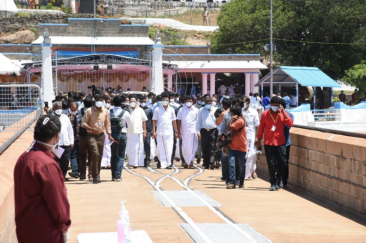 மேட்டூர் அணையில் முதல்வர் மு.க.ஸ்டாலின்