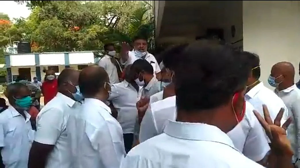 தி.மு.க வாக்குவாதம்