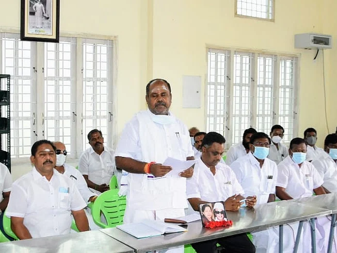 மதுரை : திமுக ஆட்சியில் பல்லாயிரம் கோடி அரசுக்கு இழப்பு; விவாதிக்கத் தயாரா? - ஆர்.பி.உதயகுமார் சவால்