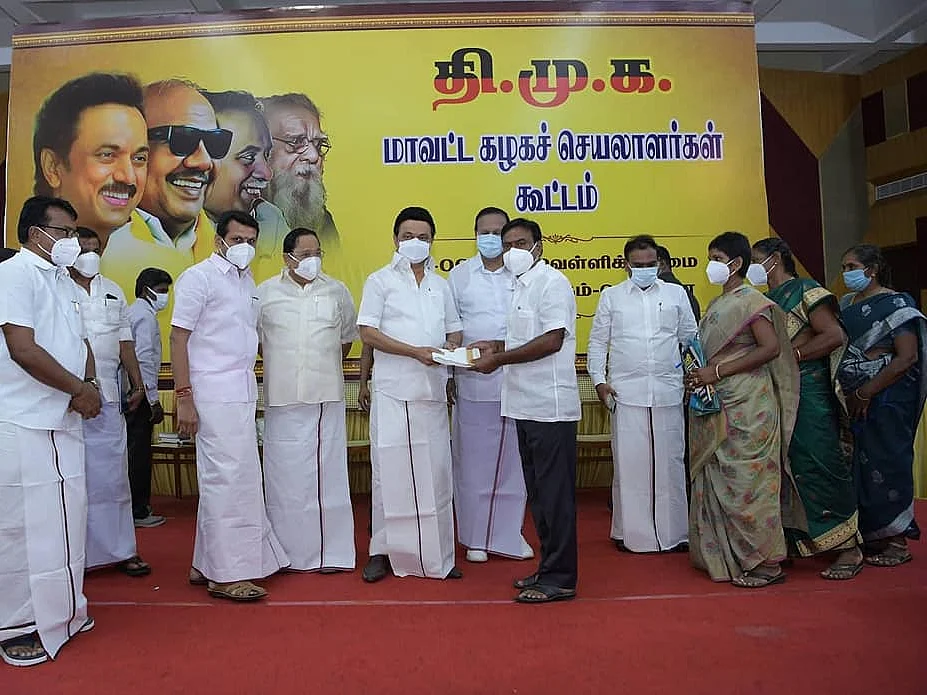 கரூர் : தி.மு.க வில் இணைந்த அ.தி.மு.க நிர்வாகிகள்; வொர்க் அவுட் ஆனதா செந்தில் பாலாஜி ஸ்கெட்ச்?!