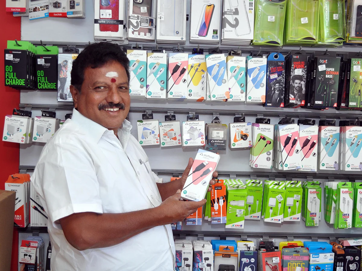 `ஒருநாள் என் பெயரை எல்லோரும் உச்சரிப்பாங்க!' - கூலி வேலை டு செல்போன் ஷோரூம்; சாதித்த தொழிலதிபர்