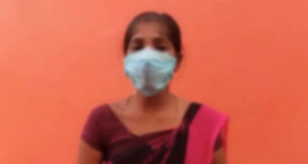 காவலர்கள் மீது குற்றம் சுமத்தும் பெண்