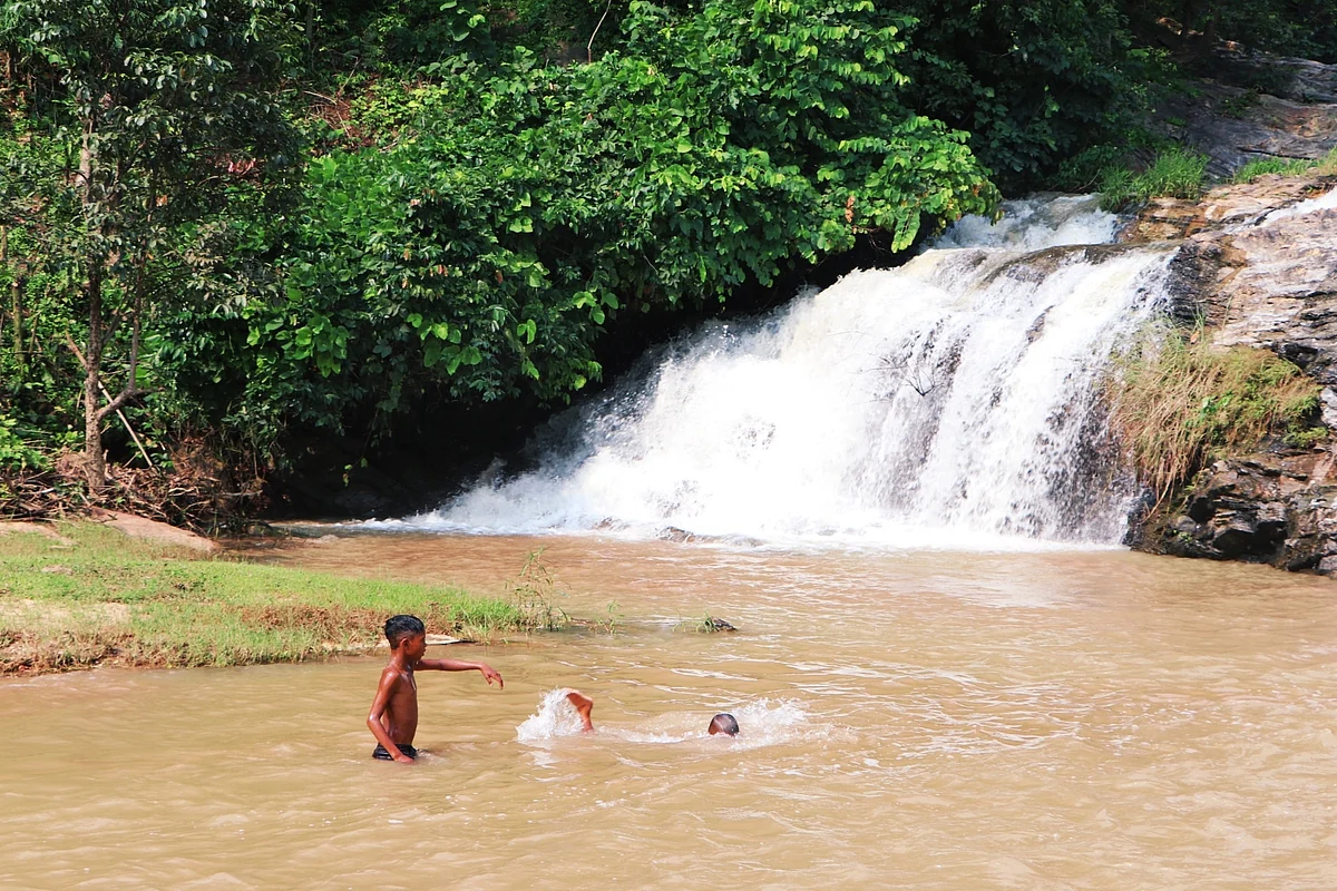 பெஷ்ரார் நீர்வீழ்ச்சி