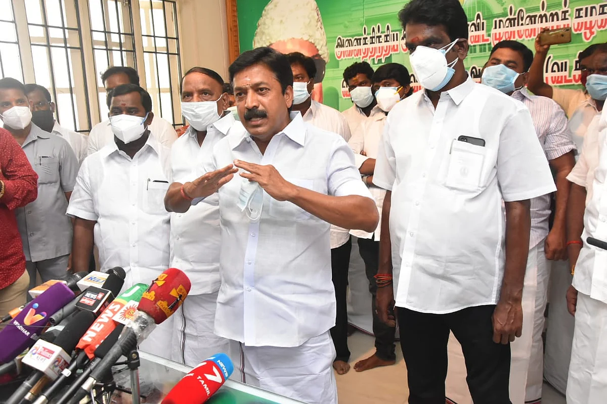 விழுப்புரத்தில் சி.வி.சண்முகம்
