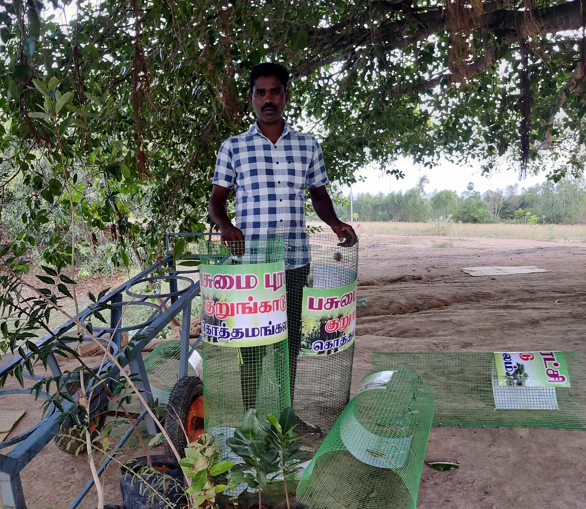 நடப்பட்ட 1000+ மரங்கள், தினமும் குடத்தில் தண்ணீர்; கிராமத்தின் பசுமைக்காக உழைக்கும் தனி ஒருவன்!