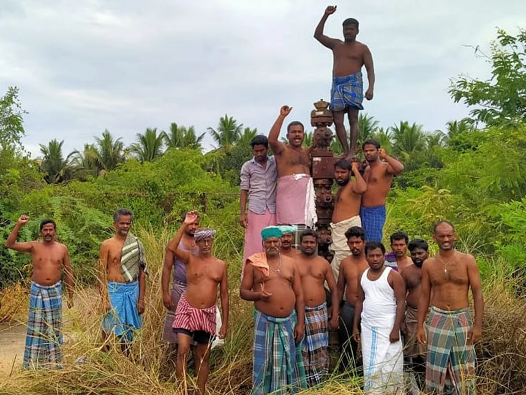 புதுக்கோட்டை: மீண்டும் ஹைட்ரோ கார்பன் திட்டத்திற்கு முயற்சியா?! விவசாயிகள் அரைநிர்வாண போராட்டம்!