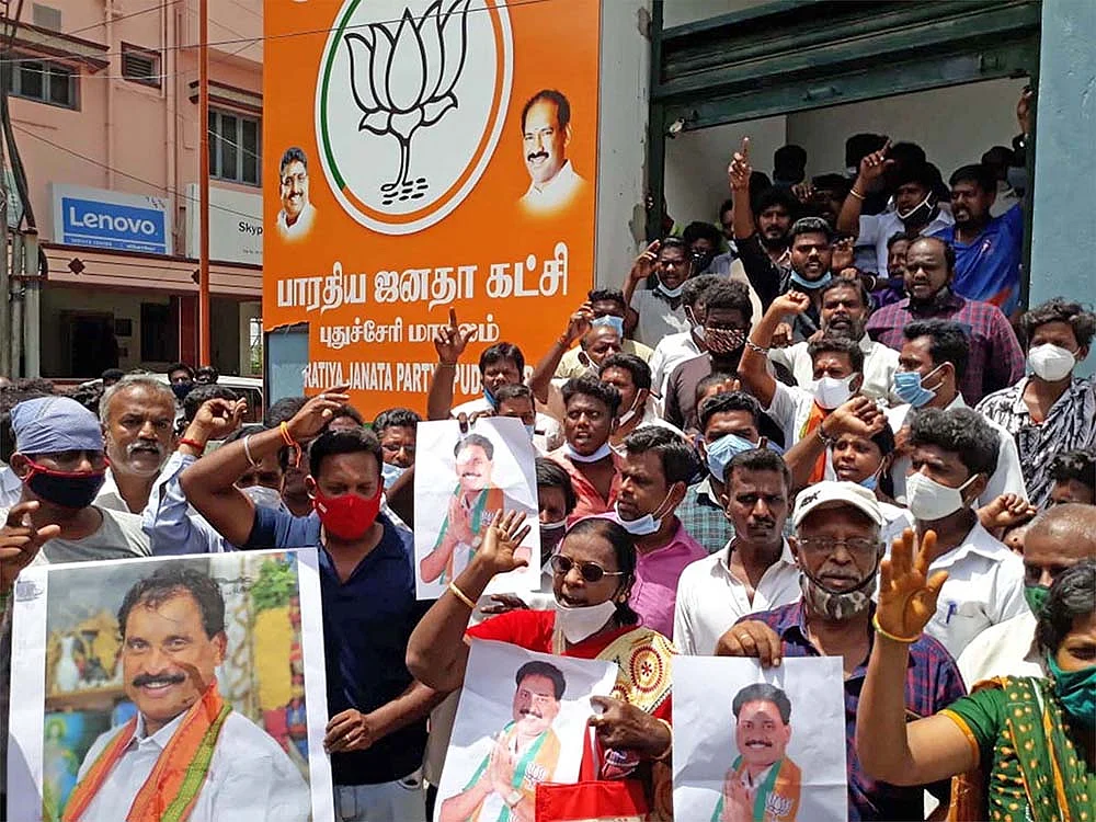 இன்னும் முடியவில்லை புதுச்சேரி களேபரம்!