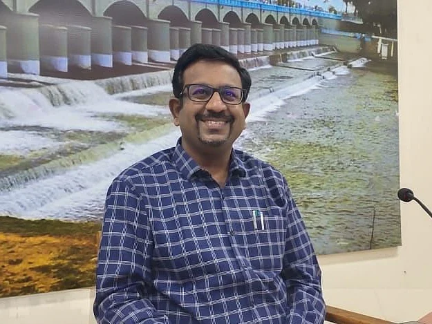 `ராமநாதபுரம் விவசாயிகளுக்கு நம்பிக்கையூட்டியவர்!' - தஞ்சையிலும் சாதிப்பாரா புதிய ஆட்சியர்?