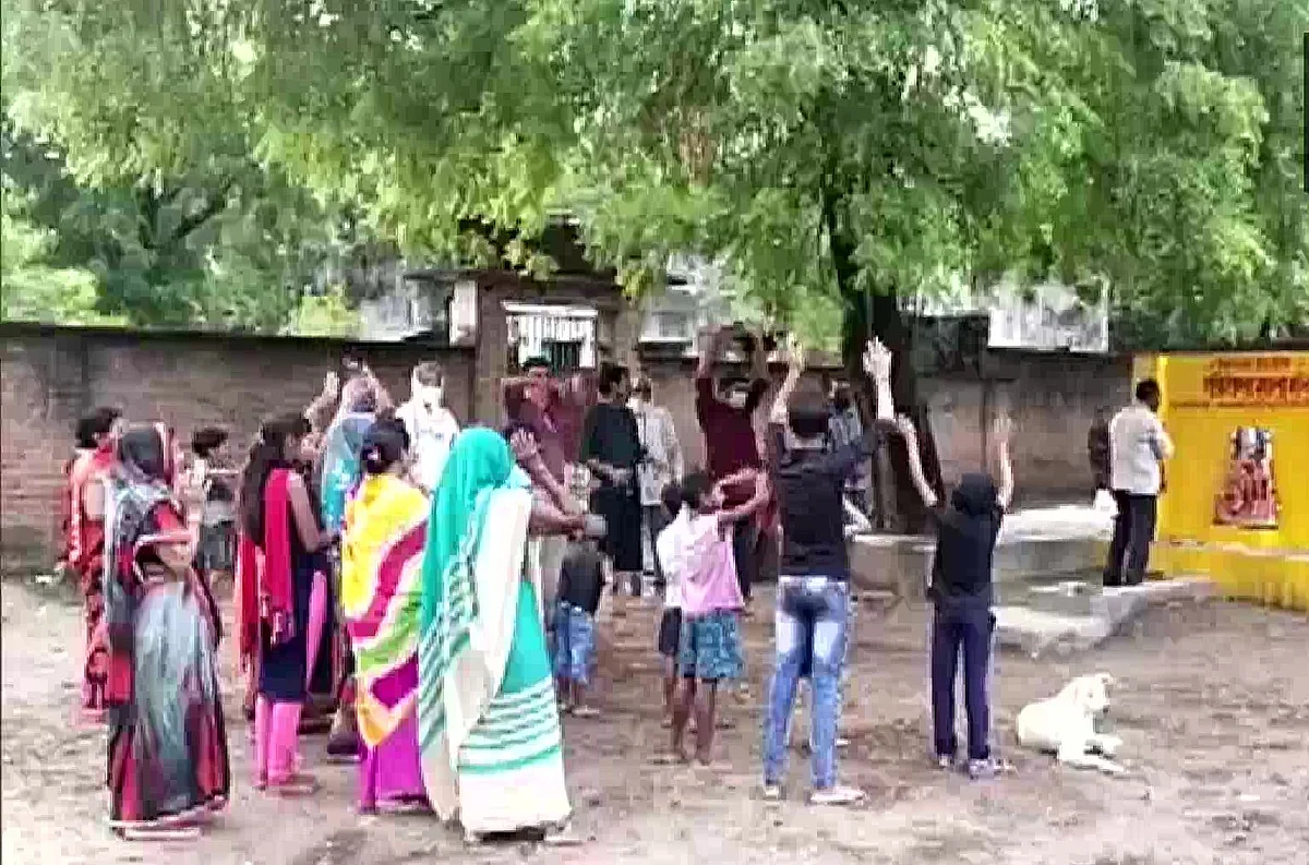 கொரோனா மாதாவை வழிபடும் கிராம மக்கள்