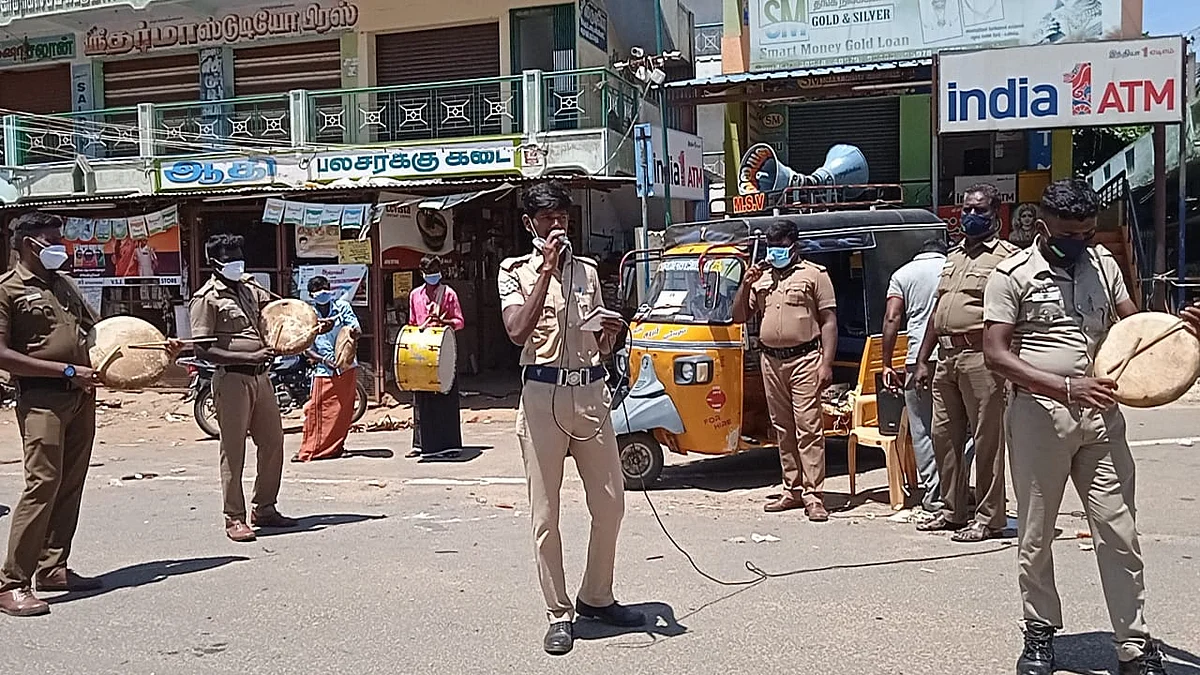 பாடல் பாடும் மணிகண்டன்
