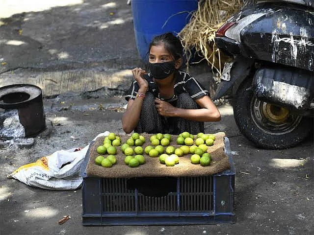 இன்னும் களையப்படாத கீழ்மை... குழந்தை தொழிலாளர் எதிர்ப்பு நாளில் நாம் செய்ய வேண்டியது என்ன?!
