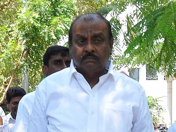 திண்டுக்கல்: சசிகலா குறித்து சர்ச்சைப் பேச்சு!-நத்தம் விசுவநாதனுக்கு எதிராகக் கொதித்த அ.ம.மு.க-வினர்