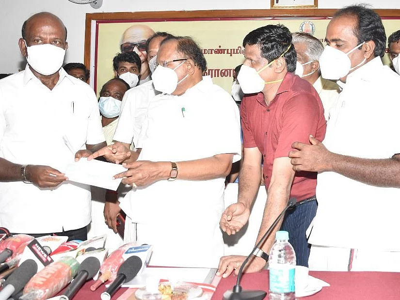 `எதிர்க்கட்சியின் கோரிக்கை ஏற்கப்படுவது ஆரோக்கியமானது!’ - அமைச்சர் கலந்துகொண்ட நிகழ்வில் விஜயபாஸ்கர்