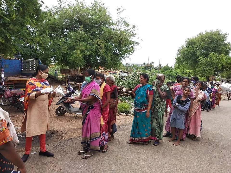 தினந்தோறும் 50 பேருக்கு உணவு, புற்றுநோயாளிகளுக்கு உதவி; எளியவர்களின் நாயகி டெய்சி ராணி! #SheInspires