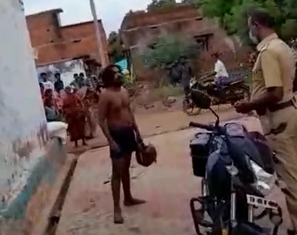 ஹெல்மெட்டுடன் அசோகன்