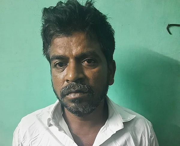 ரௌடிகள் கைது செய்யப்பட்டபோது பிடிபட்ட கோழி அருள்