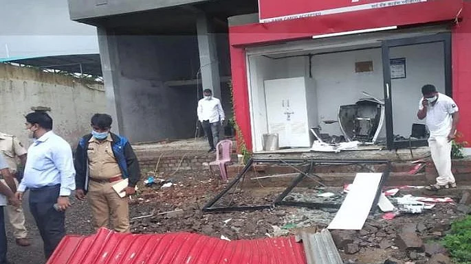 கொள்ளையடிக்கப்பட்ட ஏடிஎம்
