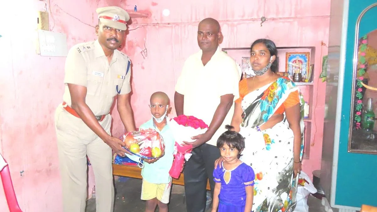 சிறுவனைப் பாராட்டிய எஸ்.பி செல்வகுமார்