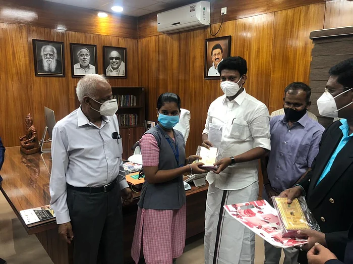 அமைச்சருடன் வேதாஸ்ரீ