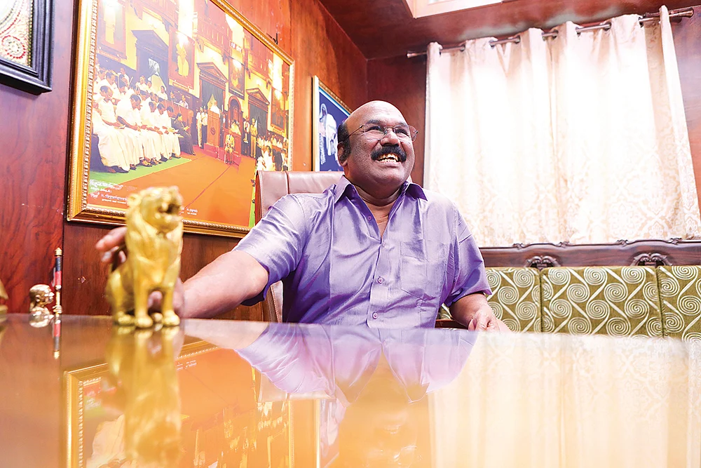 “சசிகலா போன் பண்ணுனா ராங்நம்பர்னு சொல்லிடுவேன்!”