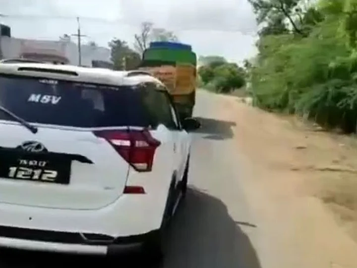 சிவகங்கை: `மணல் கடத்தல்; திமுக கொடி கட்டினால் தடுக்க மாட்டார்கள்!’ - அமமுக-வினர் சிக்கியது எப்படி?