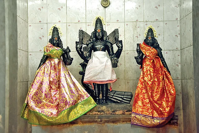 வள்ளி தெய்வயானை சமேத முருகர்