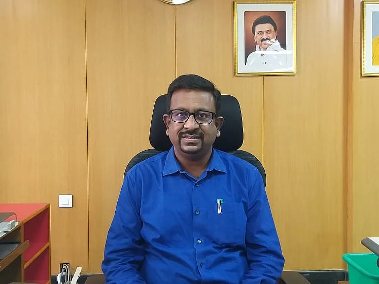 பெற்றோரால் கைவிடப்பட்டு கொத்தடிமைகளான குழந்தைகள்; மீட்டு நெகிழவைத்த கலெக்டர்!