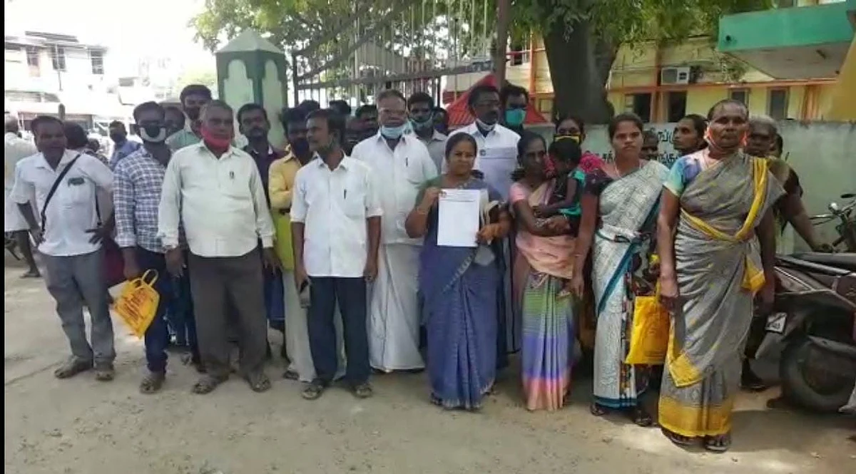 சாத்தூர் தாலுகா அலுவலகம் முன்பு நடந்த போராட்டம்