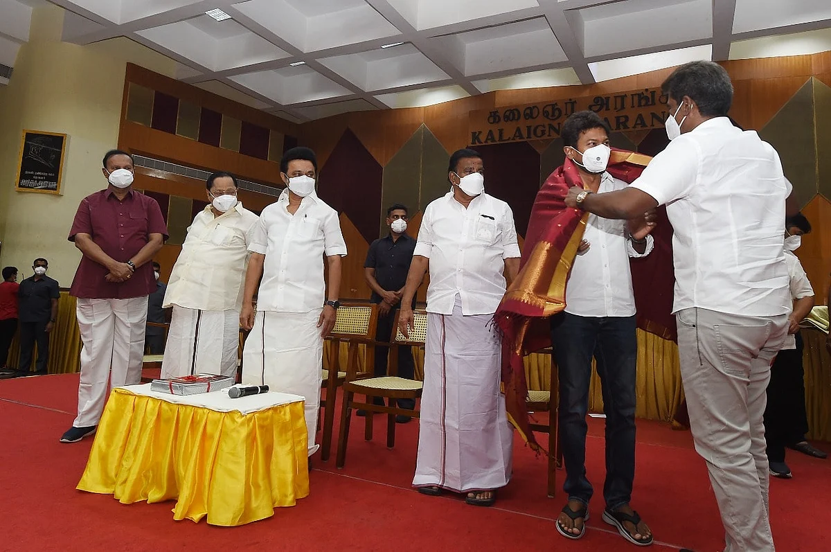 உதயநிதியுடன் மகேந்திரன்