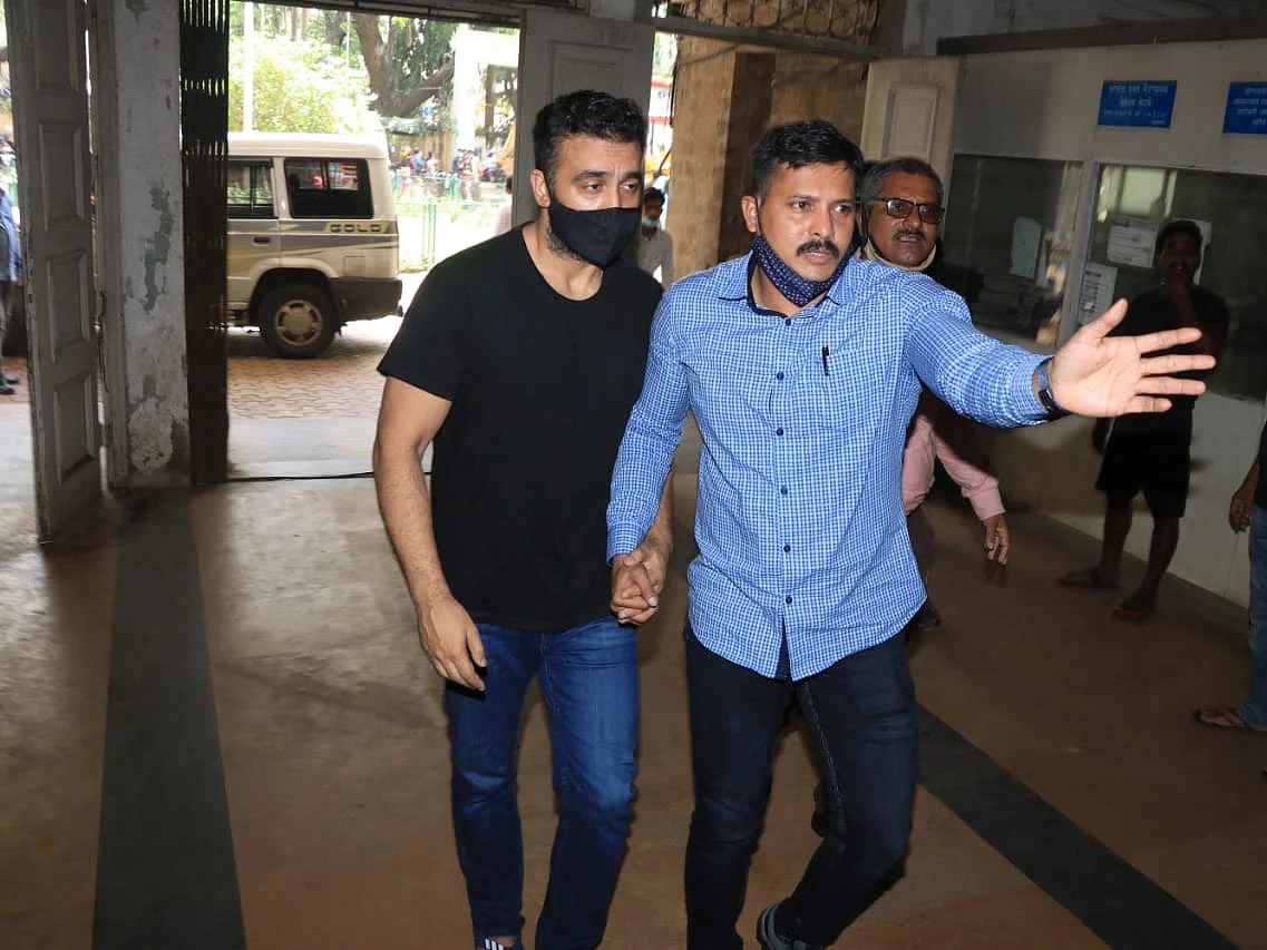 ராஜ் குந்த்ராவிற்கு 14 நாள் நீதிமன்ற காவல்! பிக்பாஸ் மாடல்களையும் ஆபாச பட ஷூட்டிங்கிற்காக அணுகினாரா?
