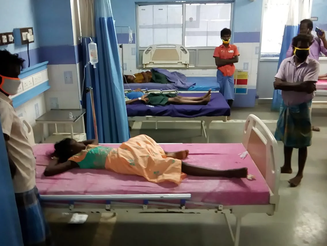 தஞ்சாவூர்: நிற்காமல் சென்ற லோடு ஆட்டோ; கடத்துவதாக நினைத்து குதித்த மாணவர்கள்! - அதிர்ச்சி சம்பவம்
