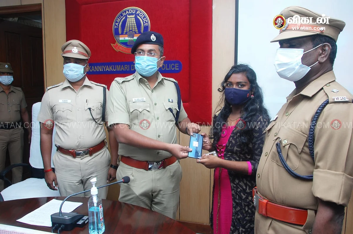 காணாமல்போன மொபைல்களை உரியவர்களிடம் ஒப்படைத்த எஸ்.பி
