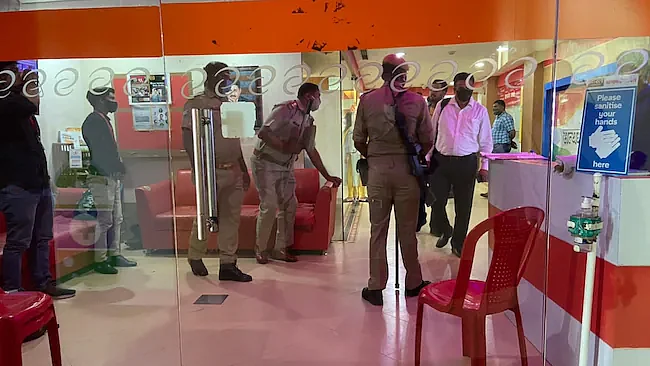செய்தி நிறுவனங்களில் வருமான வரித்துறையினர் அதிரடி சோதனை