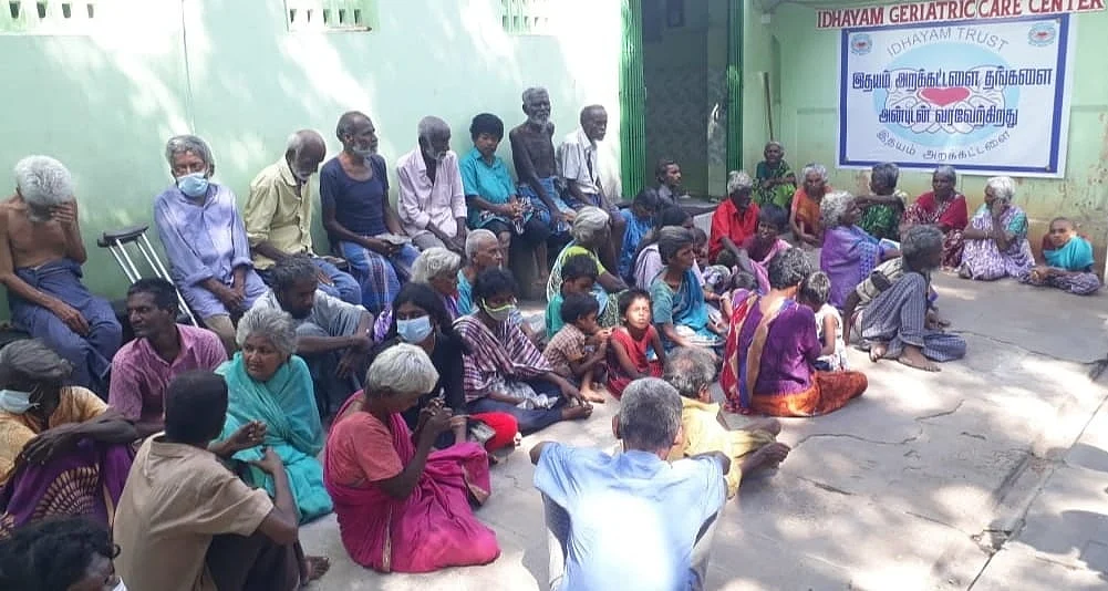 காப்பகத்தில் இருந்த ஆதரவற்றோர்