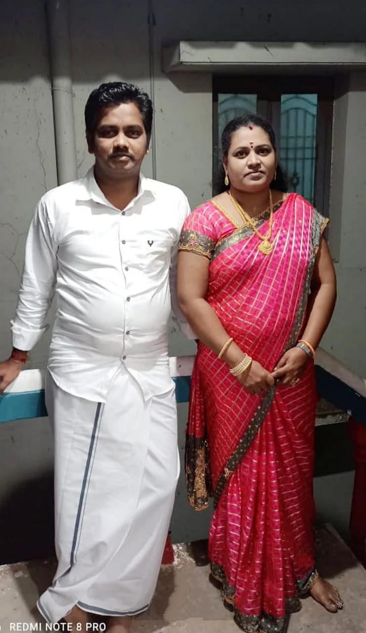 மனைவி்யுடன் ராஜேஷ்