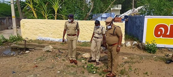 கொலை நடந்த இடத்தில் எஸ்.பி மணிவண்ணன் ஆய்வு