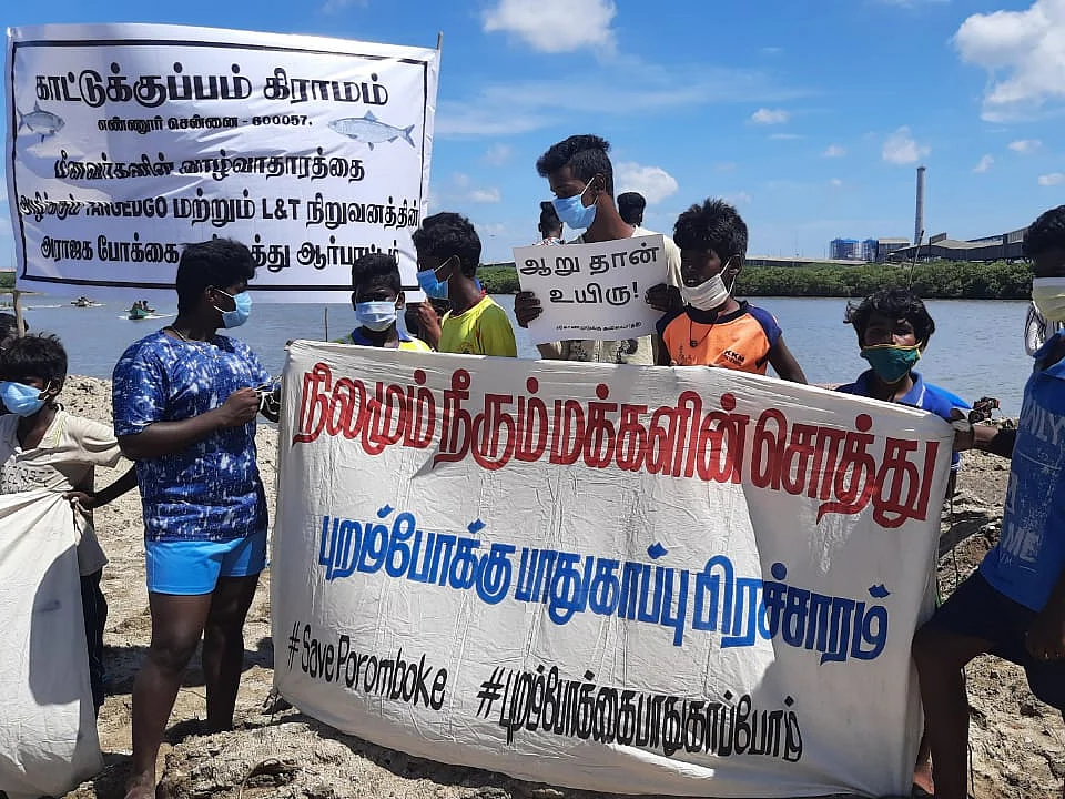 `இதுவும் நடந்துவிட்டால் எங்கள் வாழ்க்கையே முடிந்துவிடும்!' - எண்ணூர் மீனவர்களின் வாழ்வாதார போராட்டம்