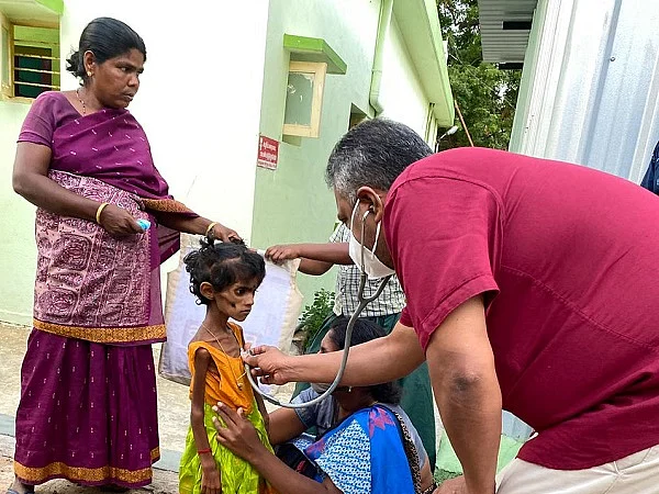 தவறுதலாக பிளீச்சிங் பவுடர் சாப்பிட்ட சிறுமி; உணவுக்குழாய் பாதிப்பால் உருக்குலைந்த துயரம்!
