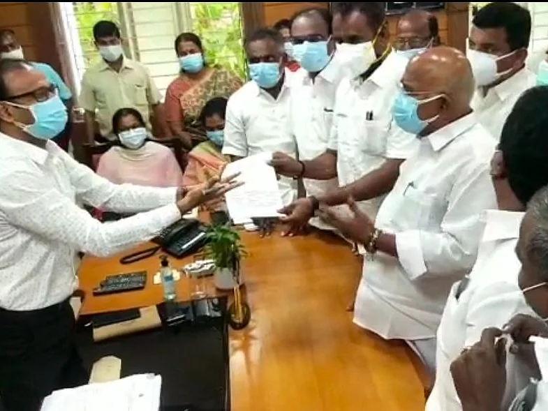 ``என்ன பழக்கம் இது?'' - கோவை மாவட்ட ஆட்சியரிடம் வாக்குவாதம் செய்த அ.தி.மு.க எம்.எல்.ஏ-க்கள்!