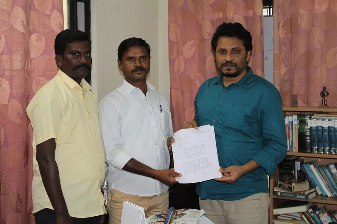 எவிடென்ஸ் அலுவலகத்தில்