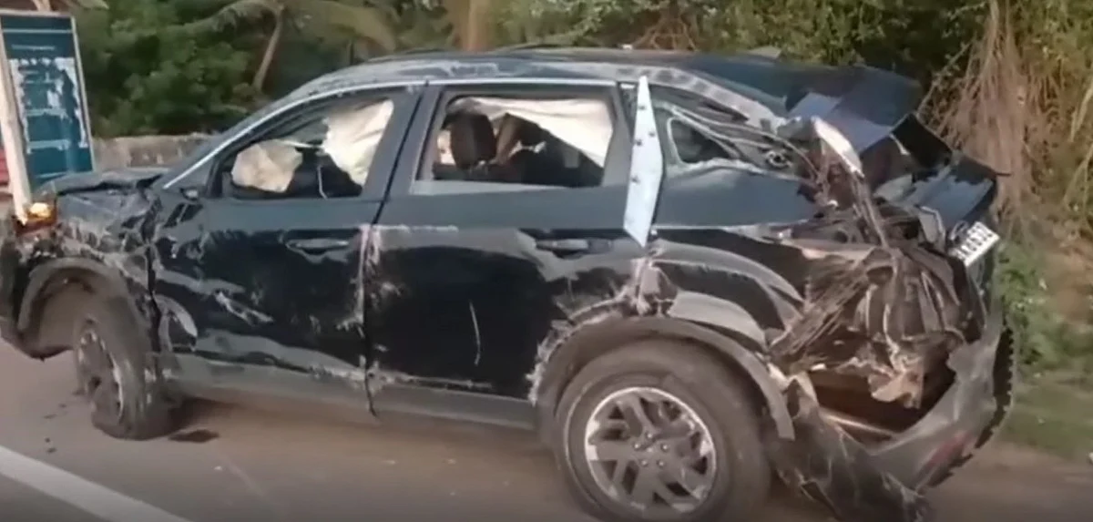 யாஷிகா பயணித்த கார்