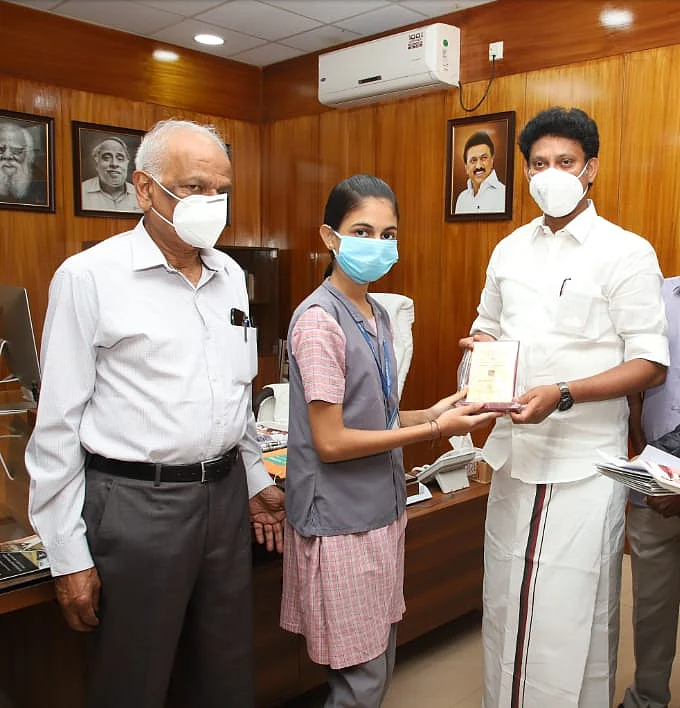 அமைச்சர் மகேஷ் பொய்யாமொழி பாராட்டு