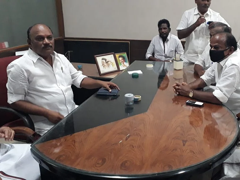 திமுக அலுவலகத்தில் பரசுராமன்