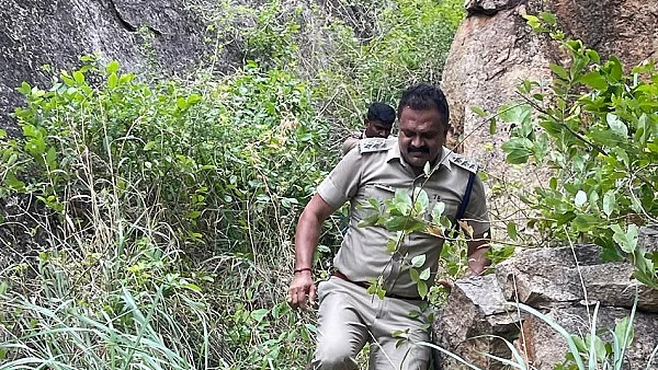 ரௌடிகளை தேடும் பணியில் காவல்துறையினர்