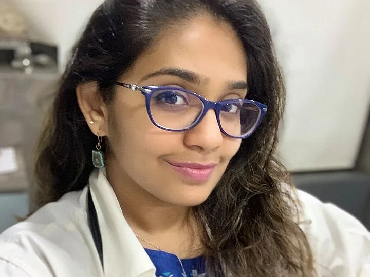 13 மாதங்களில் 3 முறை கொரோனா; தடுப்பூசிக்குப் பிறகும் தொற்றுக்கு உள்ளான மருத்துவர்; என்ன நடந்தது?