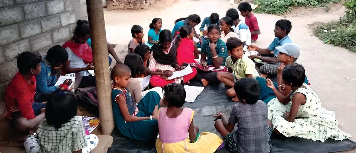 ஆன்லைன் வகுப்புகள்...
கிராமப்புற மாணவர்கள்...
தொடர்பு எல்லைக்கு வெளியே!